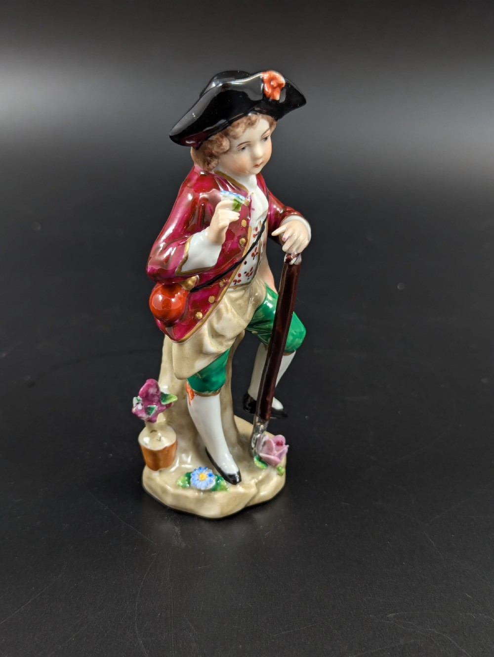 Lovely early 20th century Sitzendorf porcelain figurine of a young gardener. View V