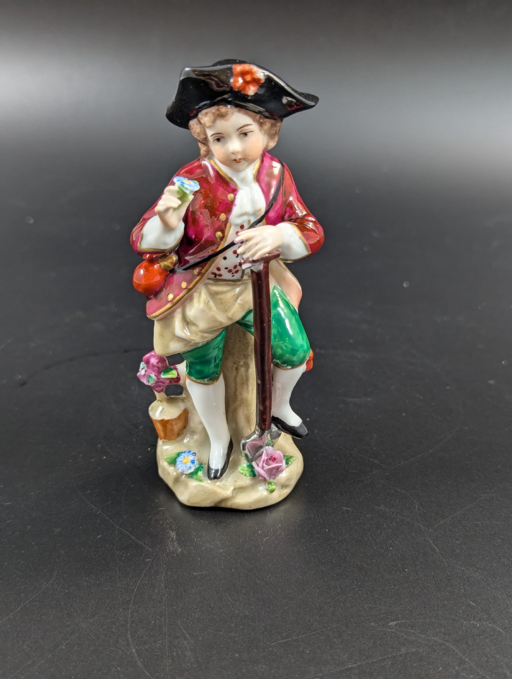 Lovely early 20th century Sitzendorf porcelain figurine of a young gardener. View VI