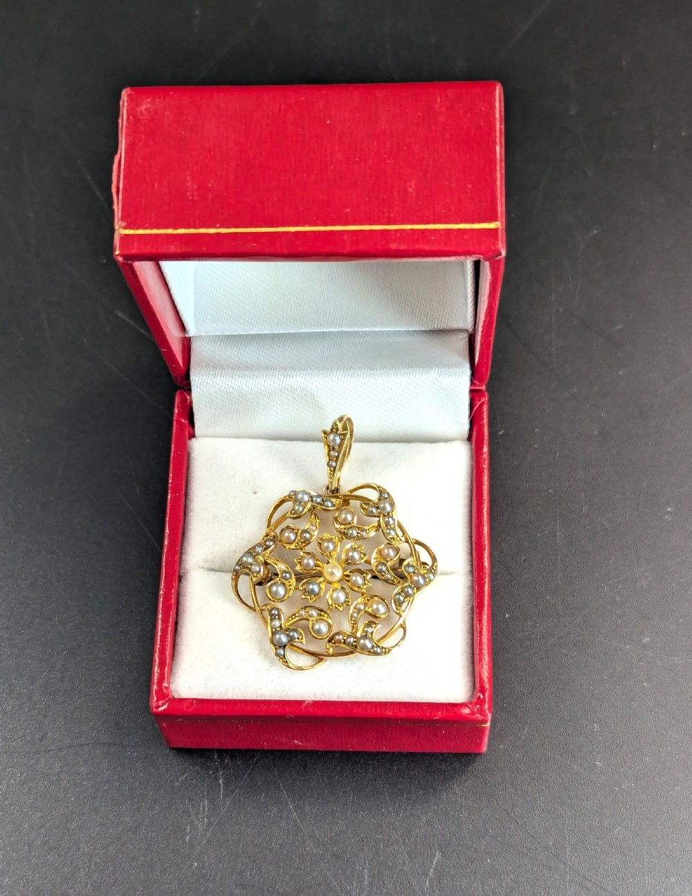 An Edwardian Pearl and 15ct Gold Brooch Pendant