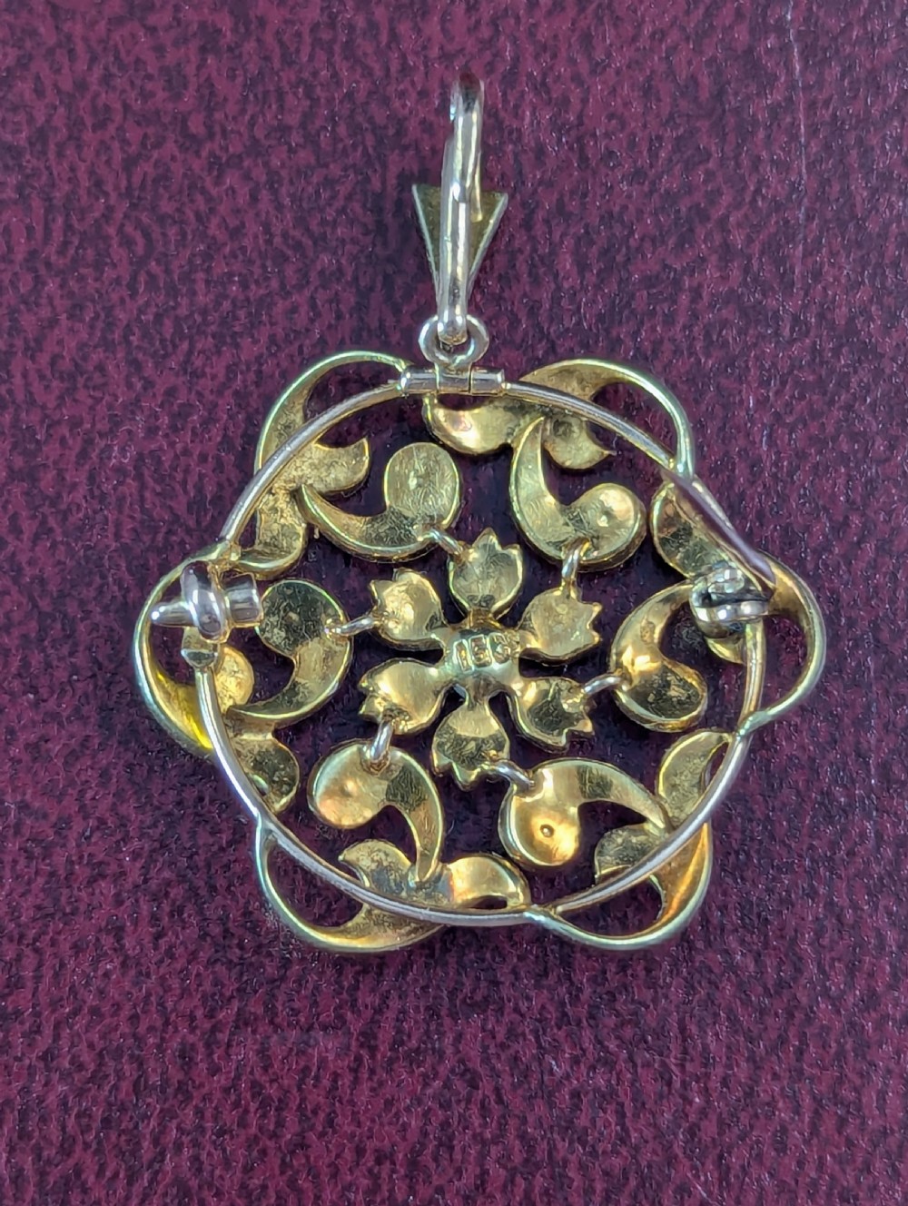 An Edwardian Pearl and 15ct Gold Brooch Pendant View V