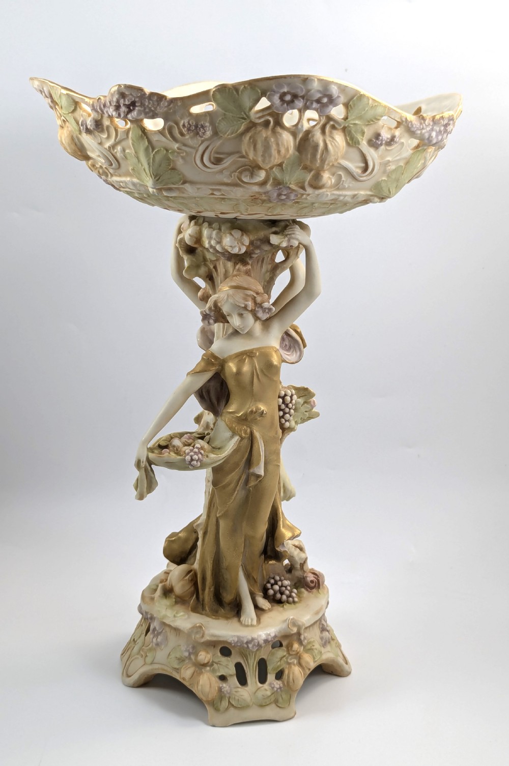 Figural Porcelain Vase, Ernst Wahliss, Royal Vienna, c. 1894-1900 View VII