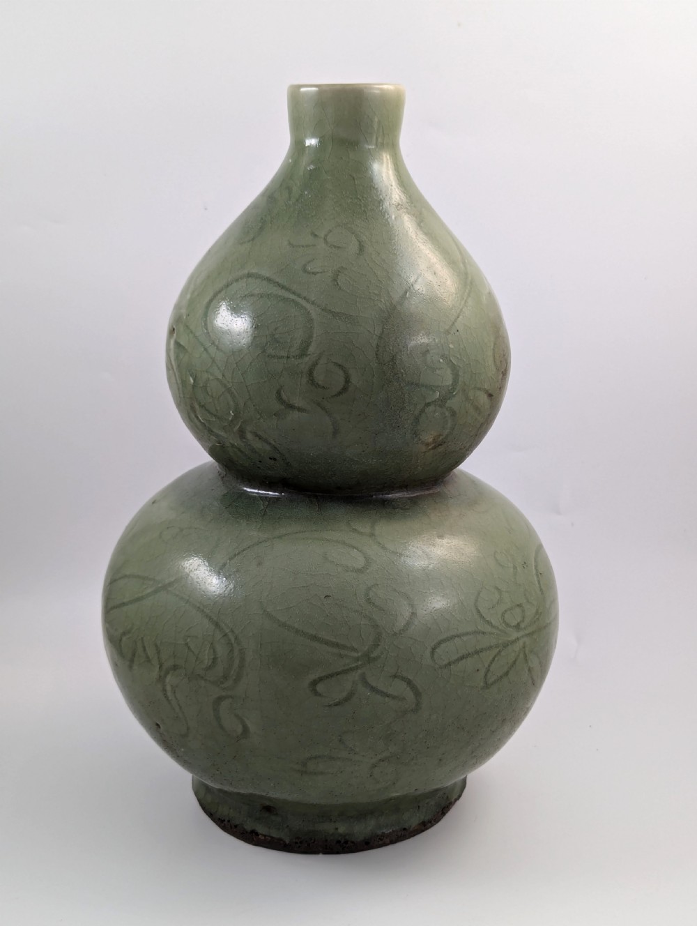 Chinese Longquan Earthenware Green Double Gourd Vase, Song Dynasty. View IV