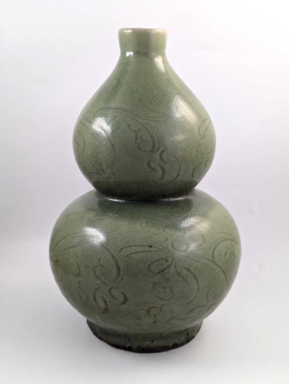 Chinese Longquan Earthenware Green Double Gourd Vase, Song Dynasty. View VII