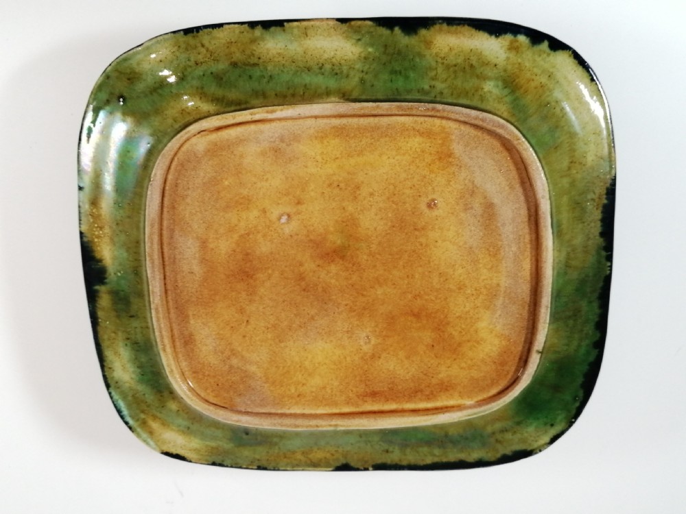 A rectangular Victorian majolica sardine box with matching undertray featuring cobalt blue fish relief decoration on an off-white lid. View XI