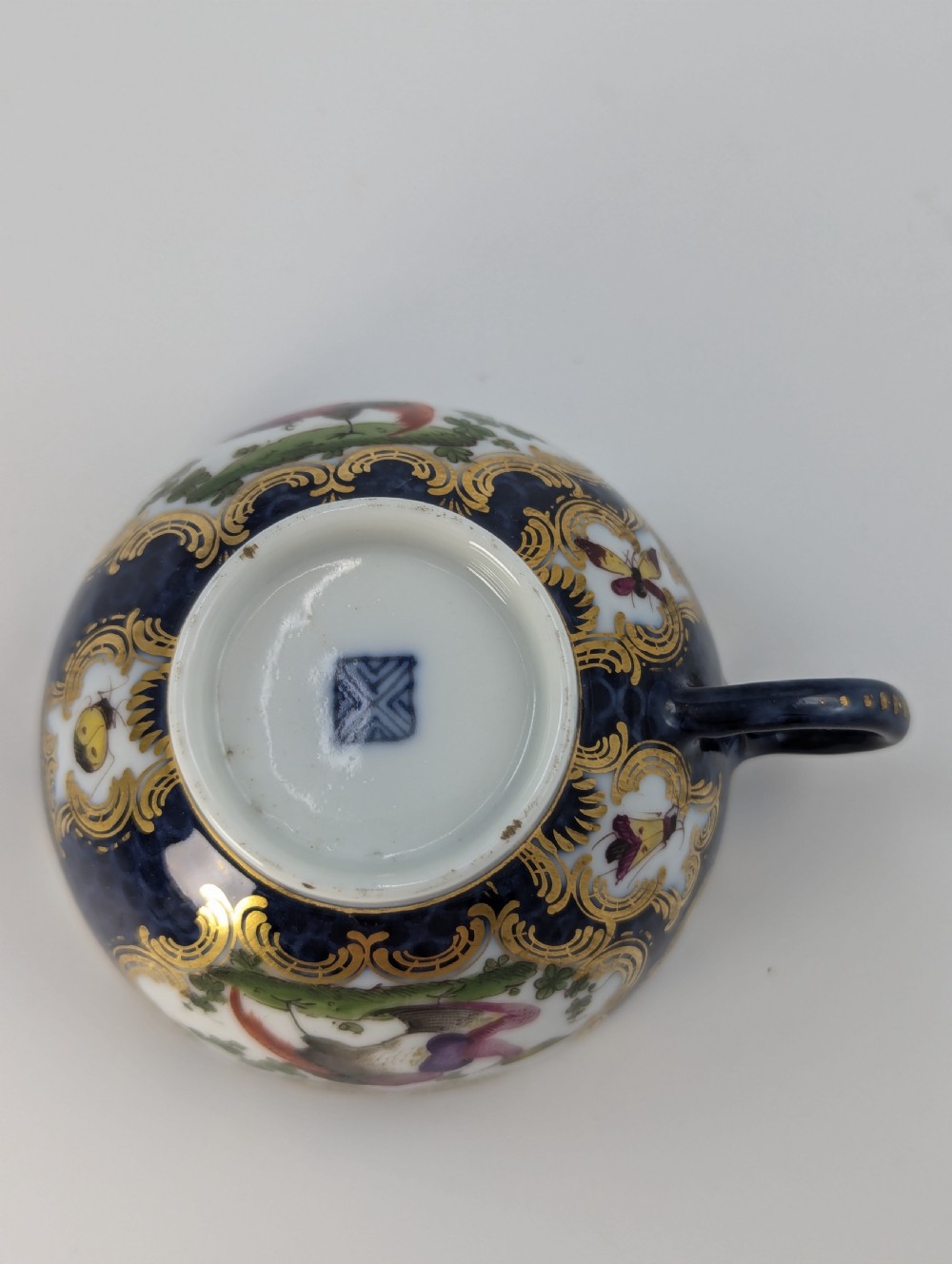 A Rare 18th Century Worcester Tea Cup with Hand-Painted Exotic Birds - c.1760 View VII
