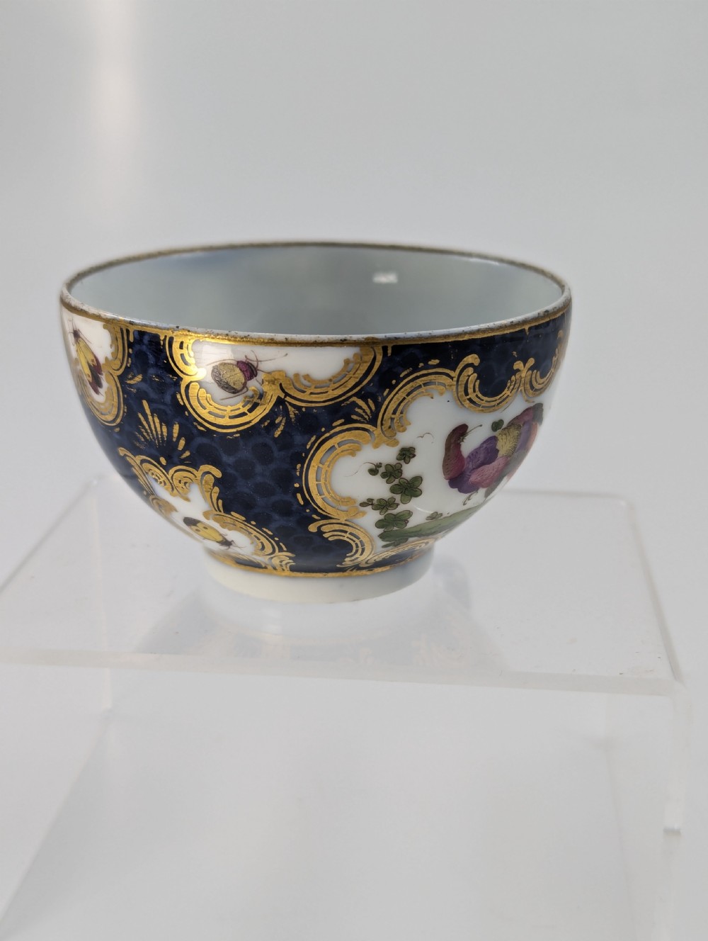A Rare 18th Century Worcester Tea Cup with Hand-Painted Exotic Birds - c.1760 View IX