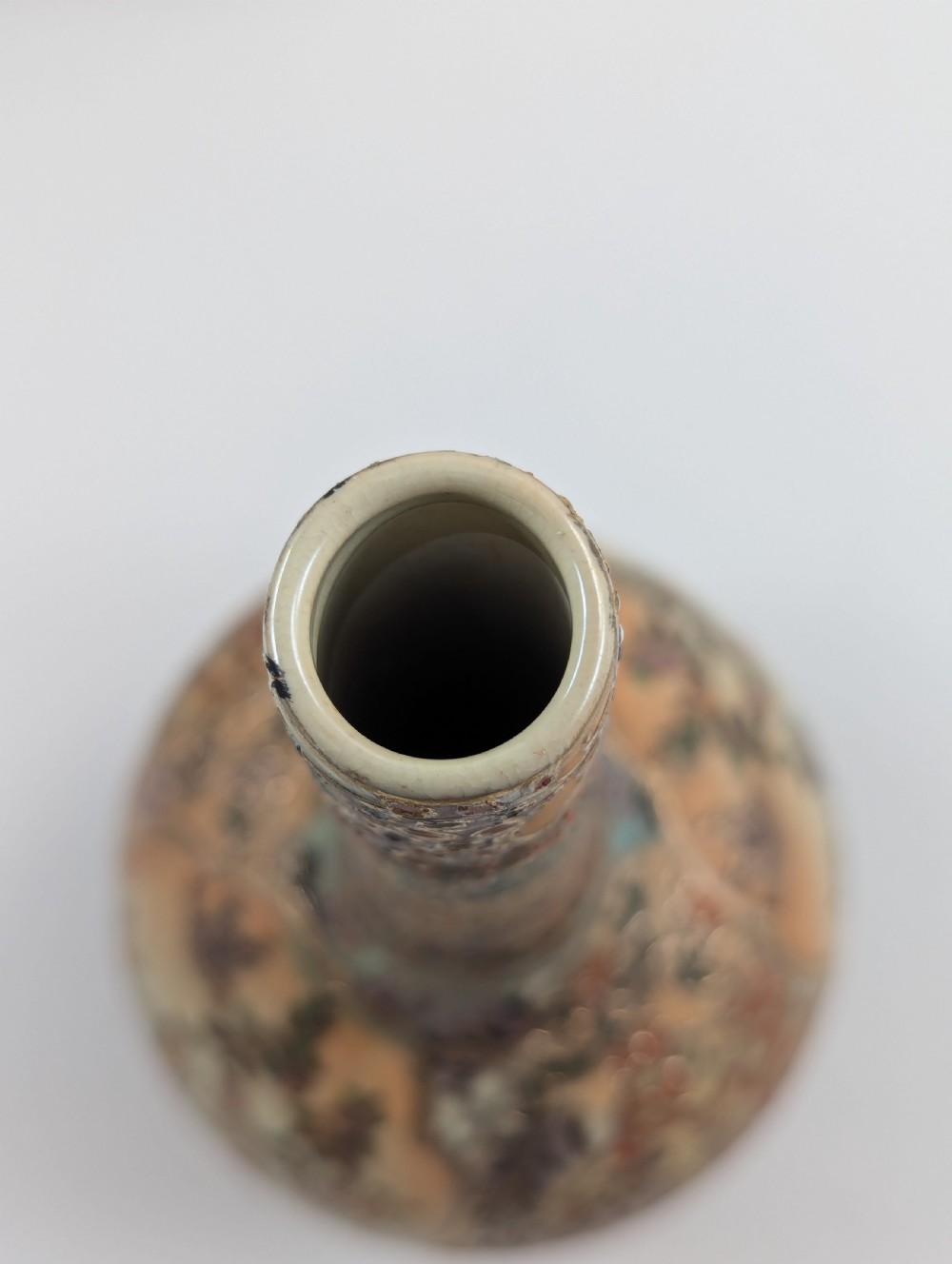 Antique Handpainted Bud Vases, Satsuma, signed by Gyokushu, Meiji period (1868-1912). View X