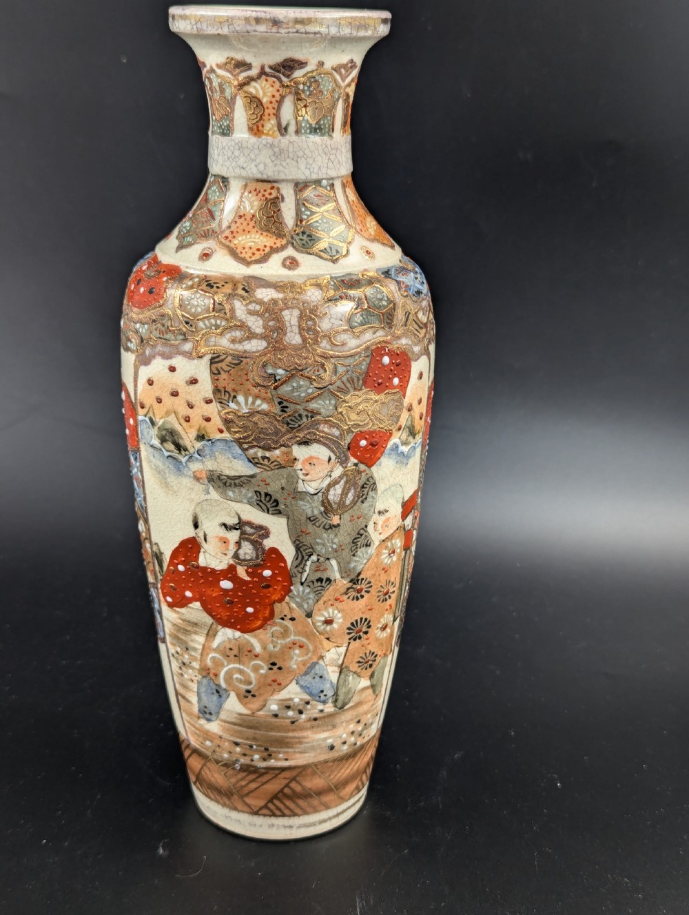 Antique hand painted Satsuma Vase, Japan, Meiji period . View IV