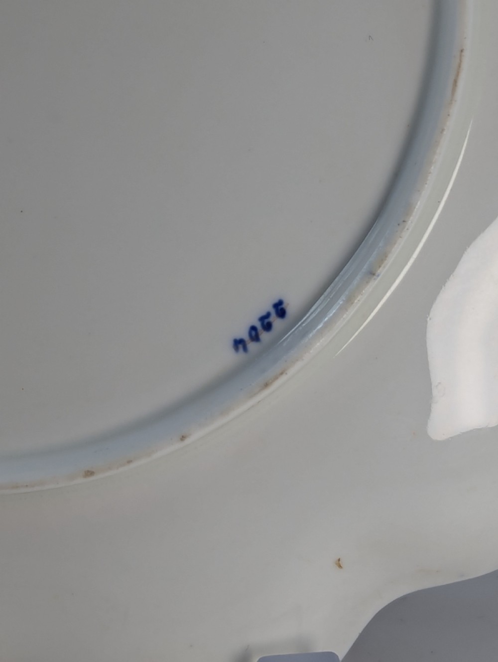 A Victorian Aynsley porcelain cabinet plate featuring a central hand-painted landscape surrounded by a scalloped cobalt blue border with intricate gold leaf ornamentation. View VIII