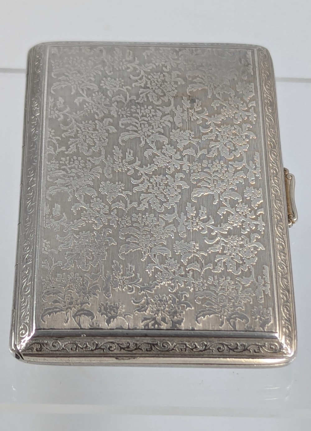 Elegant Sterling Silver Cigarette Case with Floral Design View X