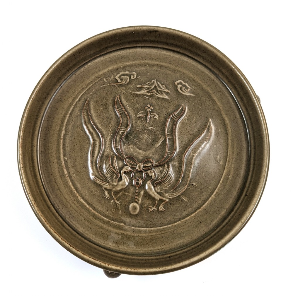Olive-green Glazed ‘Phoenix’ Footed Bowl, Northern Song Dynasty (960–1127) View VII