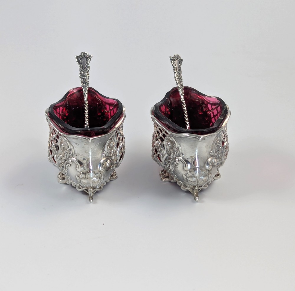 Pair of Edwardian Silver Salts with Ruby Glass Liners, 1902 View IV