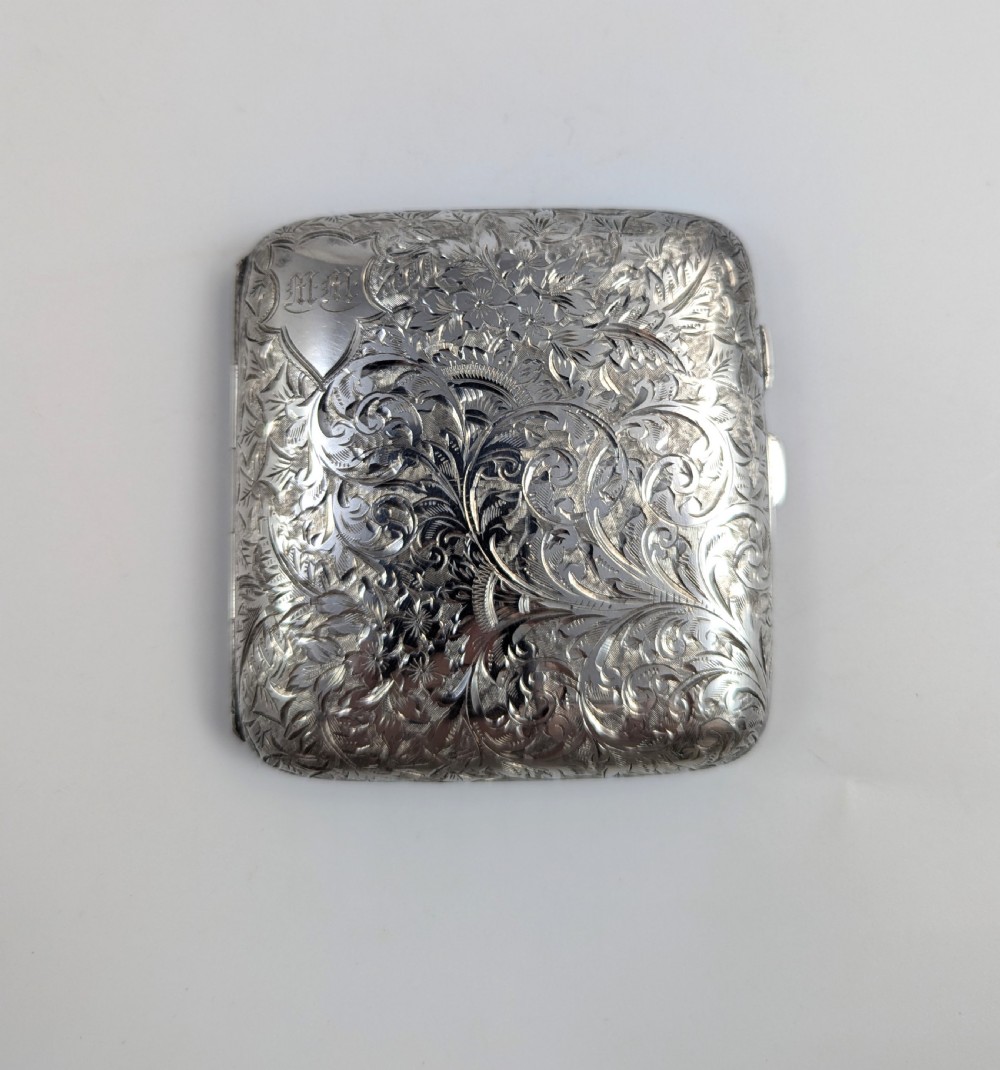 Sterling Silver Cigarettes Case, Birmingham, 1930.