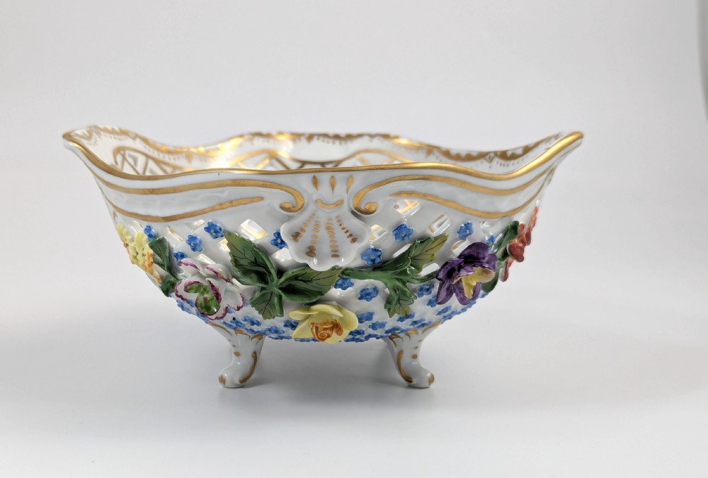 Carl Thieme porcelain centrepiece bowl vase, Dresden, 1902 View III