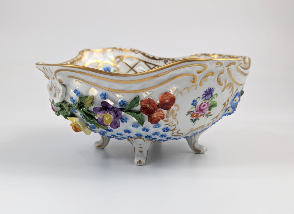 Carl Thieme porcelain centrepiece bowl vase, Dresden, 1902 View V