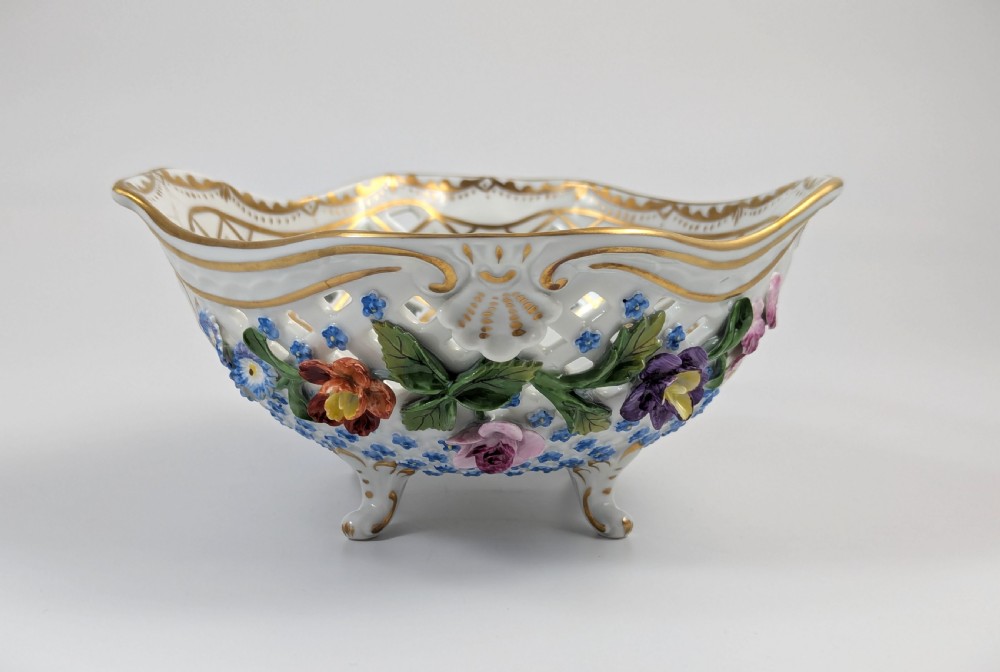 Carl Thieme porcelain centrepiece bowl vase, Dresden, 1902 View VII
