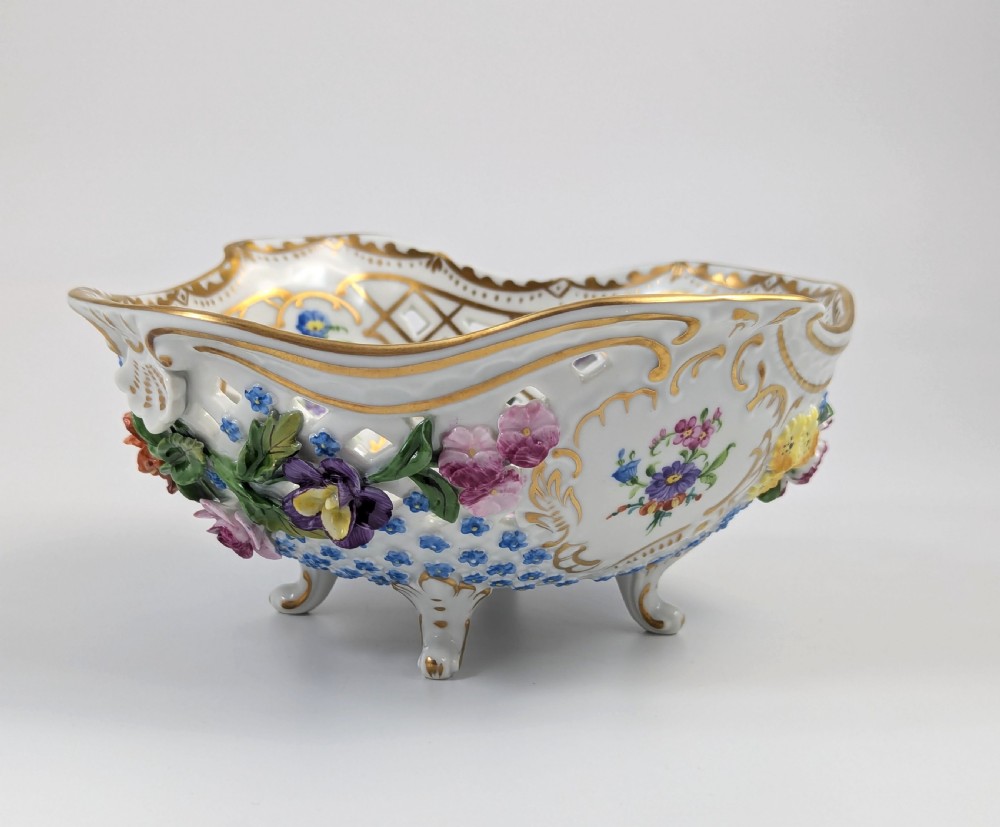 Carl Thieme porcelain centrepiece bowl vase, Dresden, 1902 View VIII