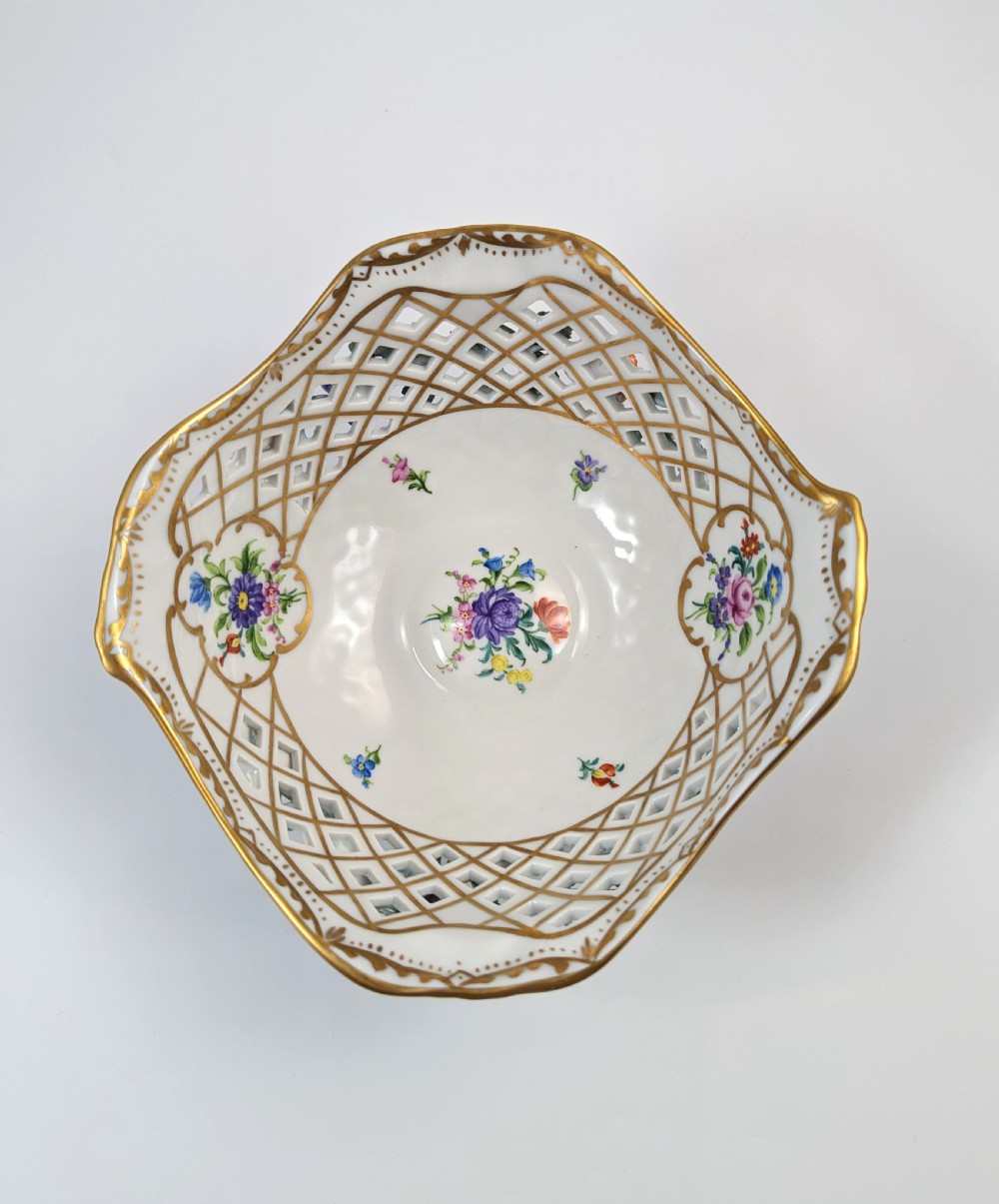 Carl Thieme porcelain centrepiece bowl vase, Dresden, 1902 View IX