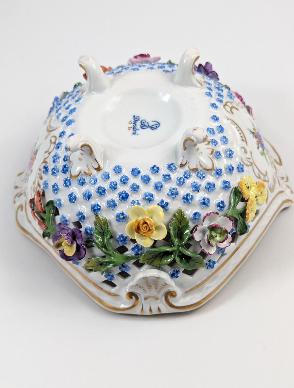 Carl Thieme porcelain centrepiece bowl vase, Dresden, 1902 View XII