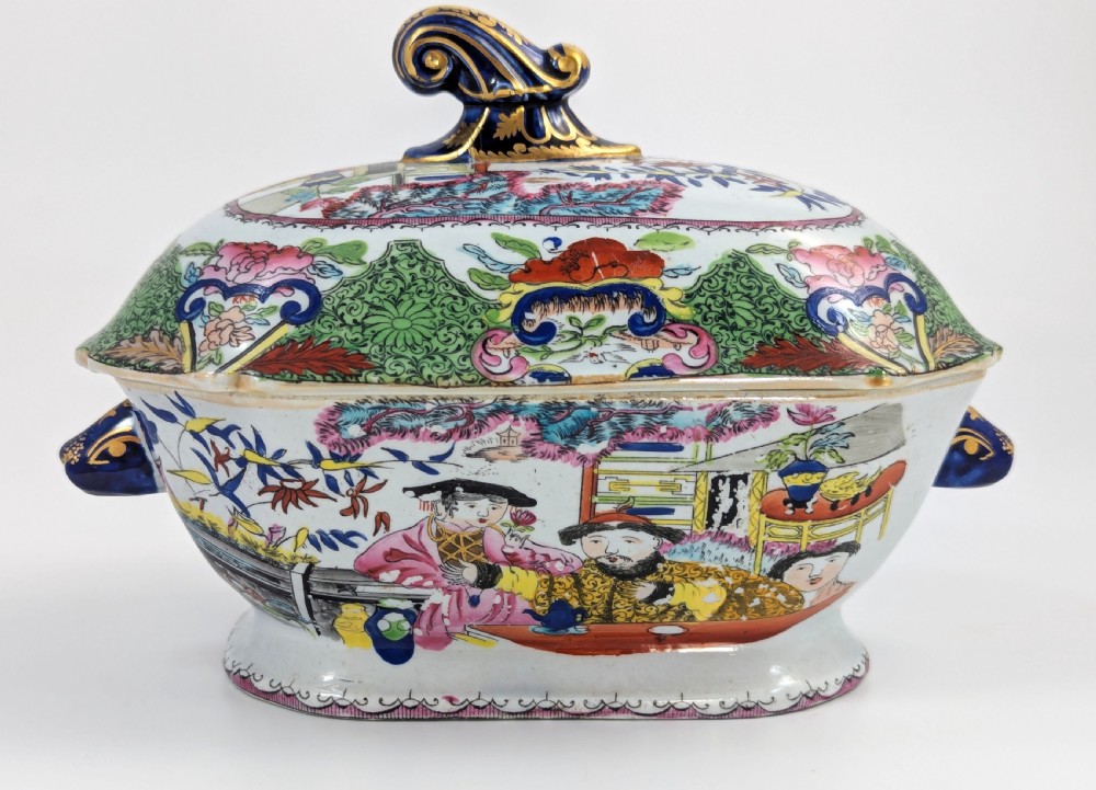 A Regency Masons ironstone tureen decorated in the Green Mandarin chinoiserie pattern with cobalt blue handles and a gilded scrolling finial.