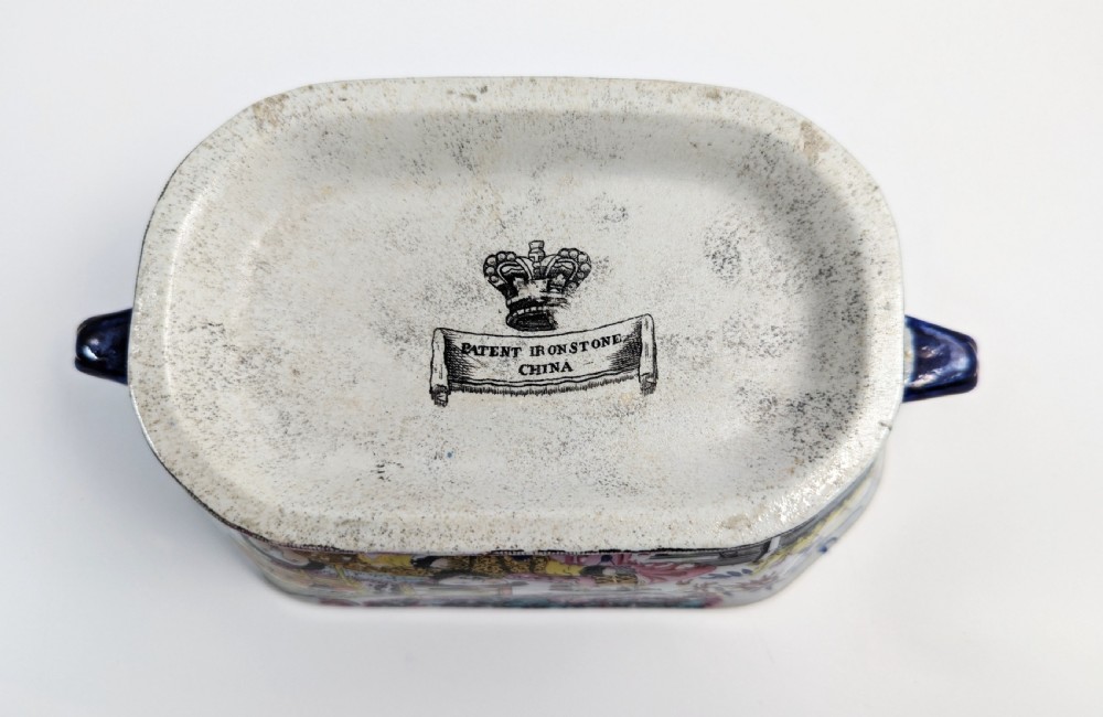 A Regency Masons ironstone tureen decorated in the Green Mandarin chinoiserie pattern with cobalt blue handles and a gilded scrolling finial. View X