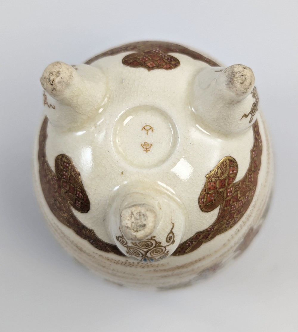 Antique Japanese Satsuma footed vase, hand-painted courtly scene, gold detailing View VII
