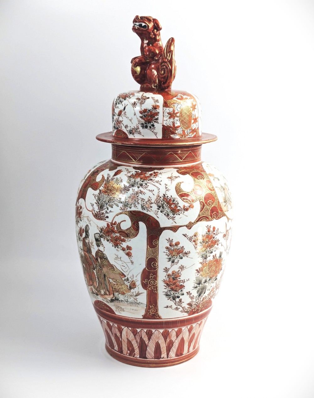 Kutani rare antique porcelain large lidded vase, Meiji Period, Foo Dog Lid, 42 cm View II