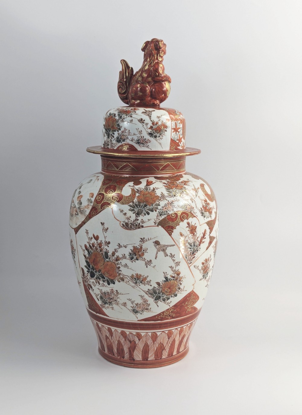 Kutani rare antique porcelain large lidded vase, Meiji Period, Foo Dog Lid, 42 cm View V
