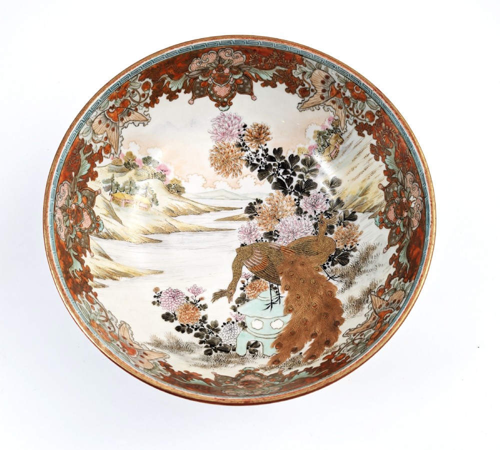 Large Edo Kutani Japanese porcelain lidded bowl by Okuda, signed, c. 1800–1850 View VII