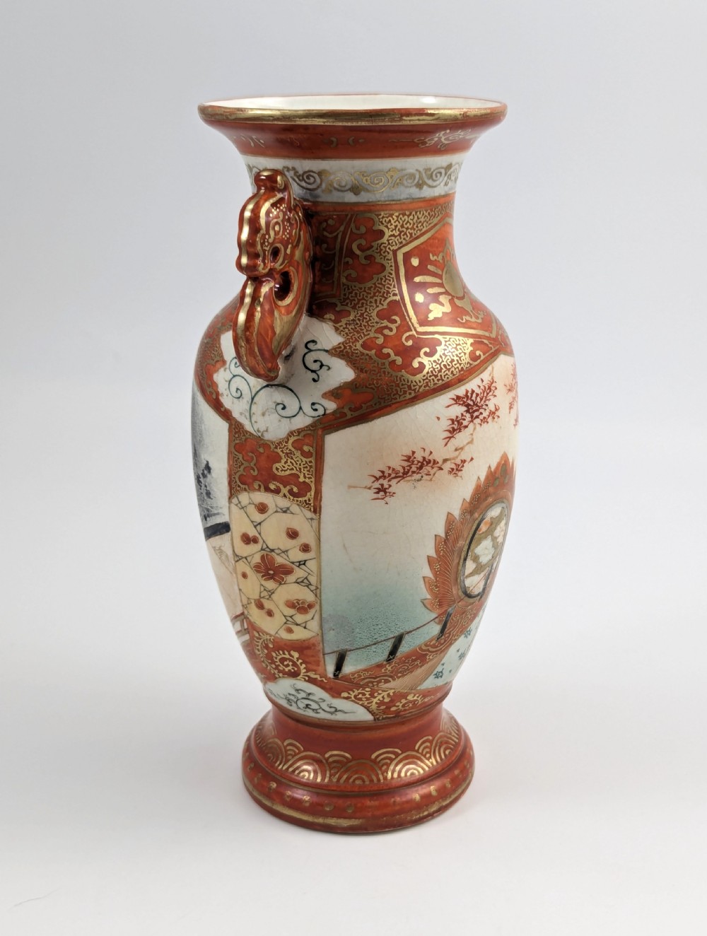 Meiji Kutani vase with shishi handles, signed Juzan, Japanese porcelain, 1903 View II