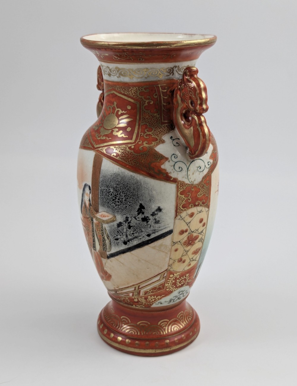 Meiji Kutani vase with shishi handles, signed Juzan, Japanese porcelain, 1903 View III
