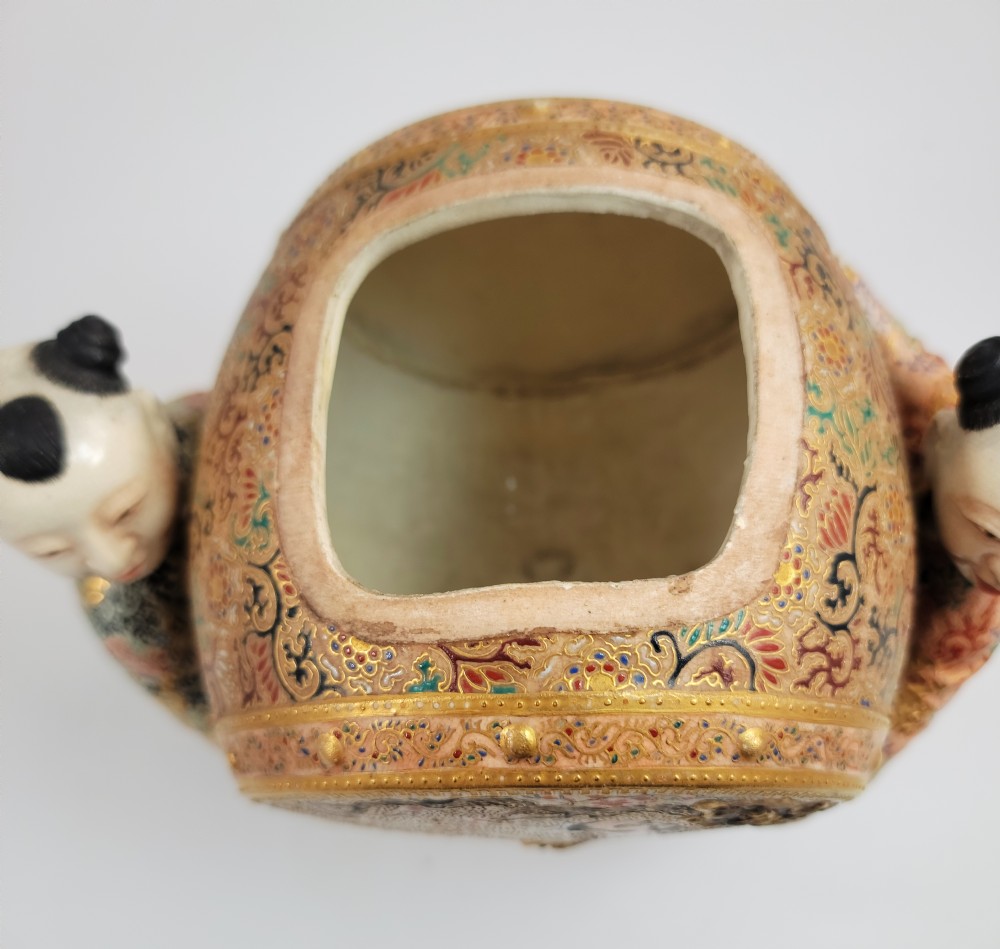 Japanese Kutani-Satsuma Style Drum-Form Figural Incense Burner with Jurojin & Phoenix, Meiji c.1890 View IX