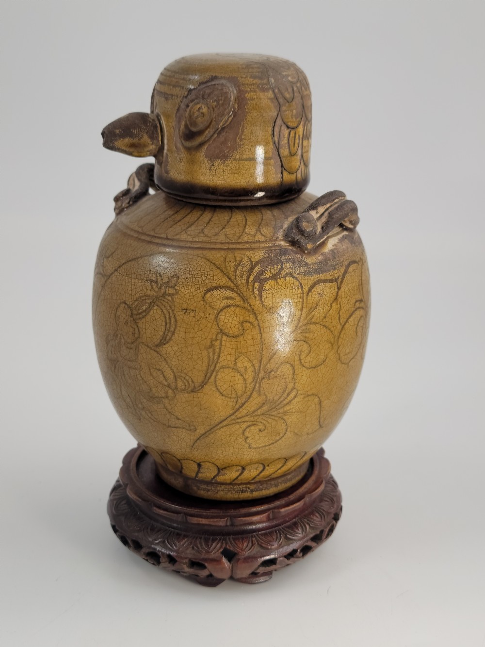 Rare Chinese Zoomorphic Stoneware Jar – Bird-Head Lid – Southern Kilns, Qing Dynasty c.1850–1890