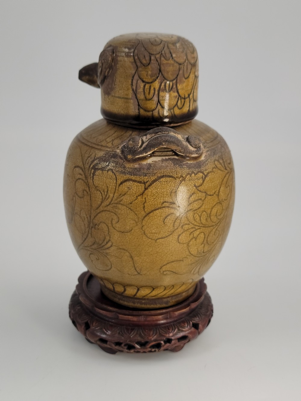 Rare Chinese Zoomorphic Stoneware Jar – Bird-Head Lid – Southern Kilns, Qing Dynasty c.1850–1890 View III