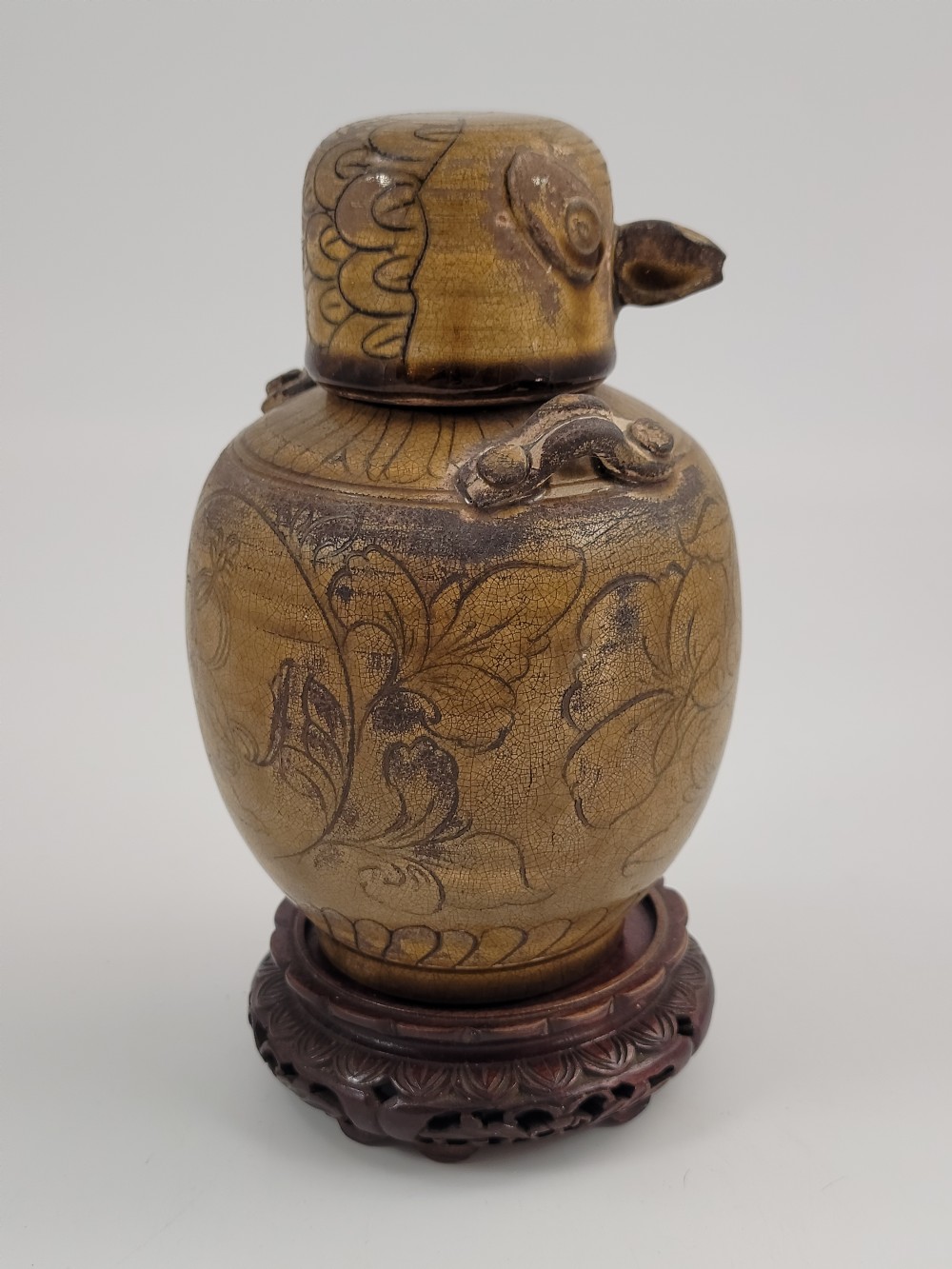 Rare Chinese Zoomorphic Stoneware Jar – Bird-Head Lid – Southern Kilns, Qing Dynasty c.1850–1890 View V