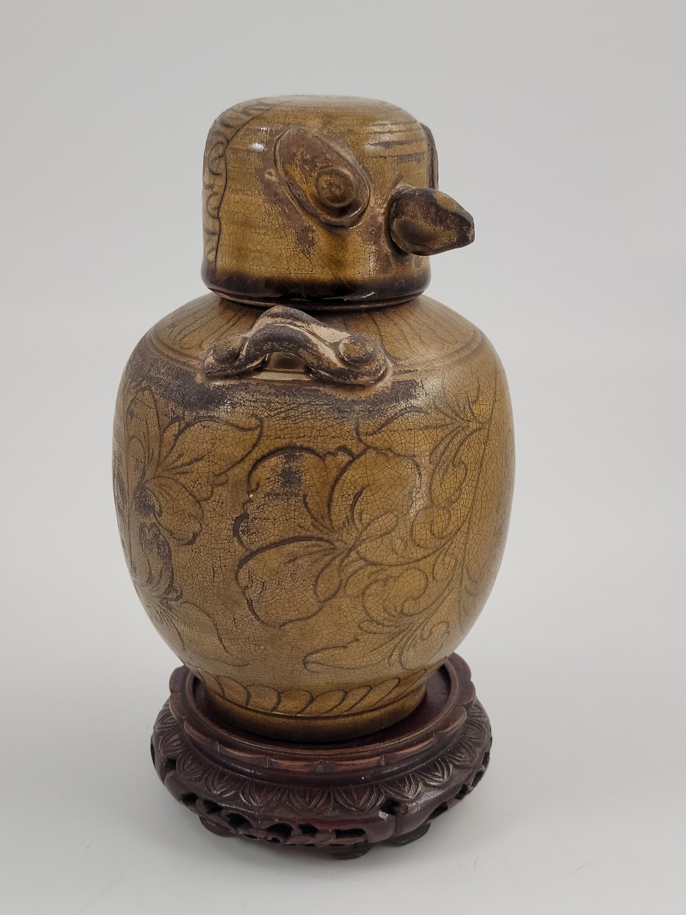 Rare Chinese Zoomorphic Stoneware Jar – Bird-Head Lid – Southern Kilns, Qing Dynasty c.1850–1890 View VI