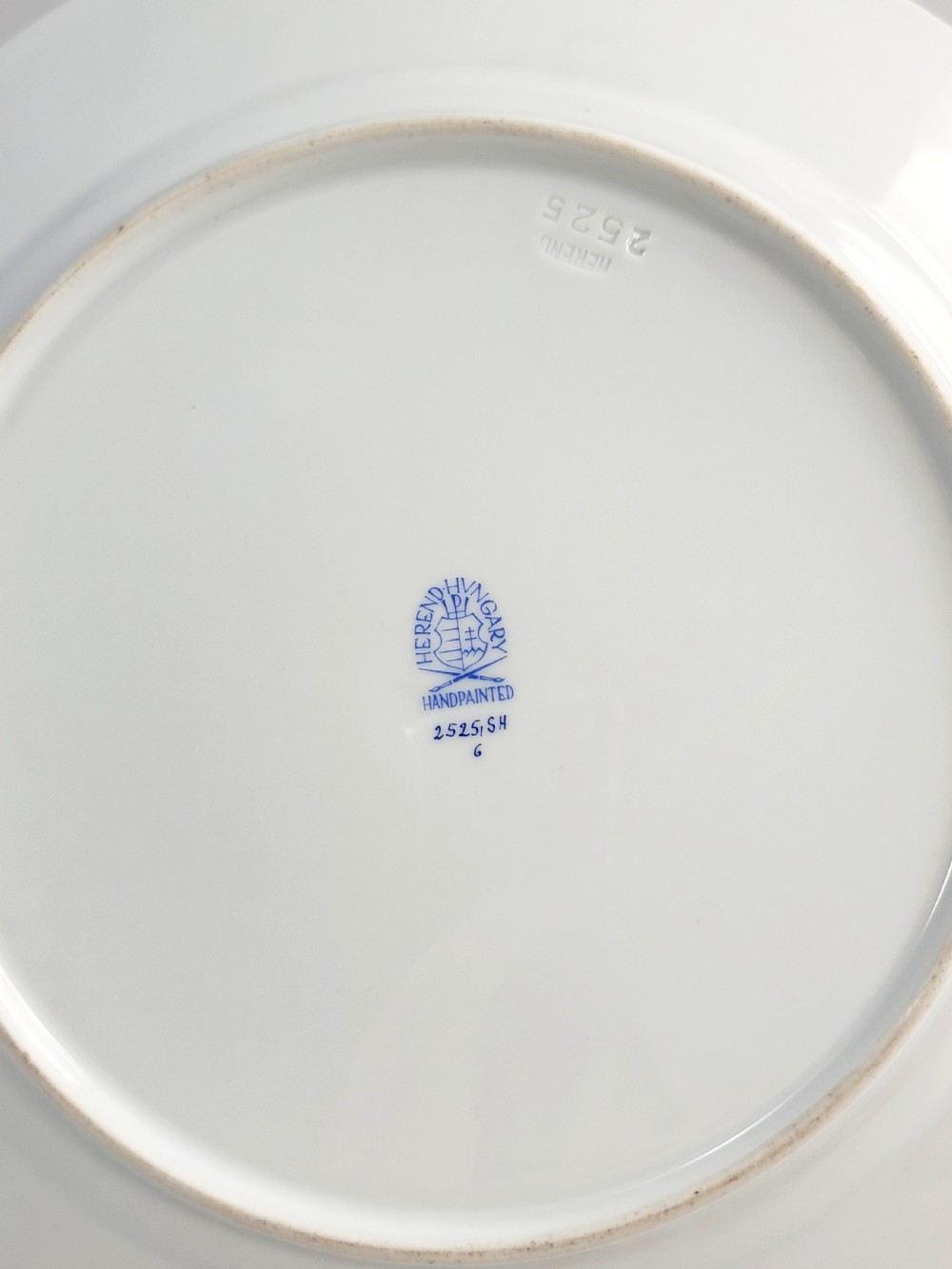 Antique Herend Hungary Porcelain Plate, “Shanghai” Pattern, Hand Painted, 20th Century, 25.5cm View V