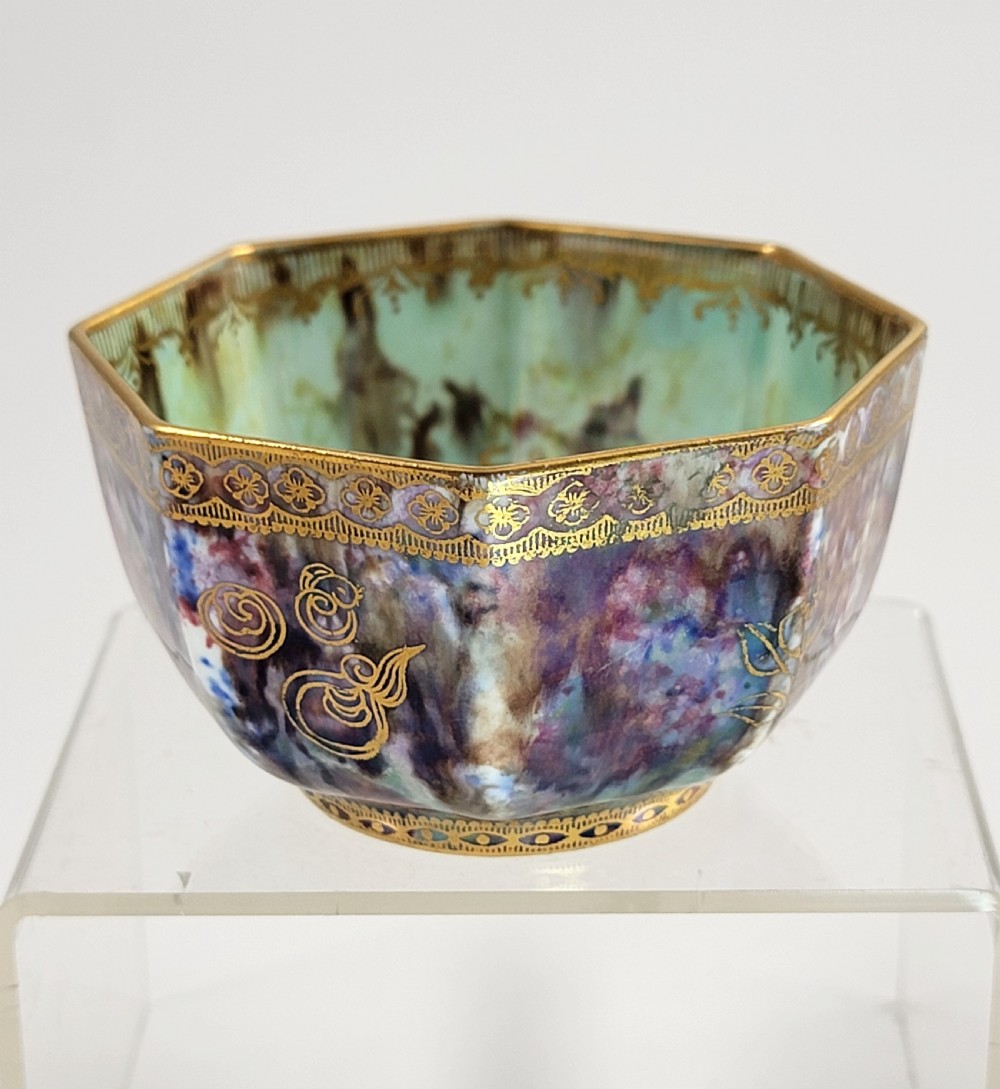 An octagonal antique Wedgwood lustre bowl featuring an iridescent purple exterior with gold gilded motifs and a pale green interior. View III