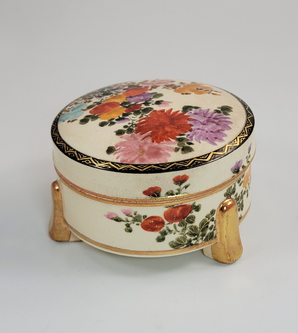 Satsuma Tripod Covered Box, Attributed to Kinkozan, Kyoto, c.1890 View III