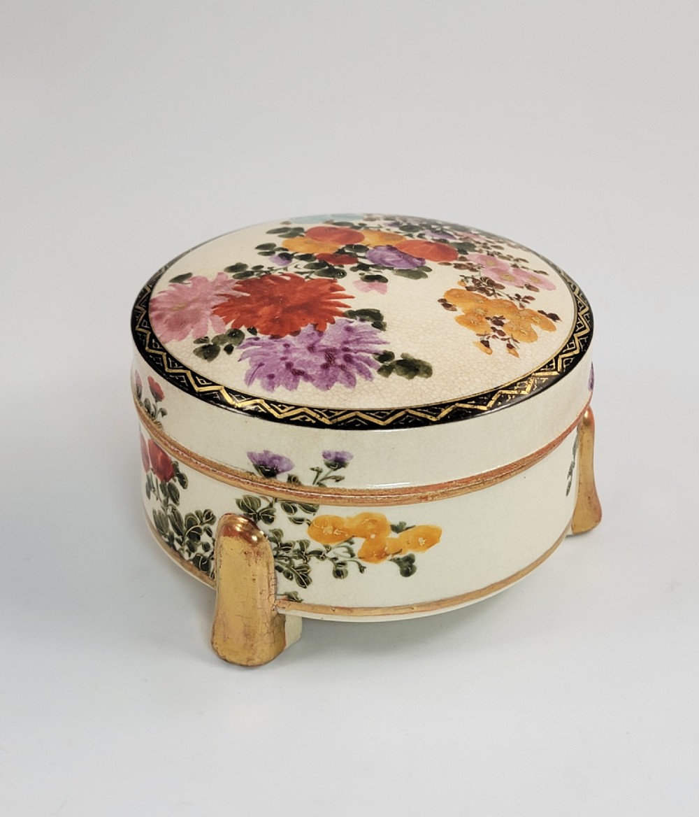Satsuma Tripod Covered Box, Attributed to Kinkozan, Kyoto, c.1890 View IV