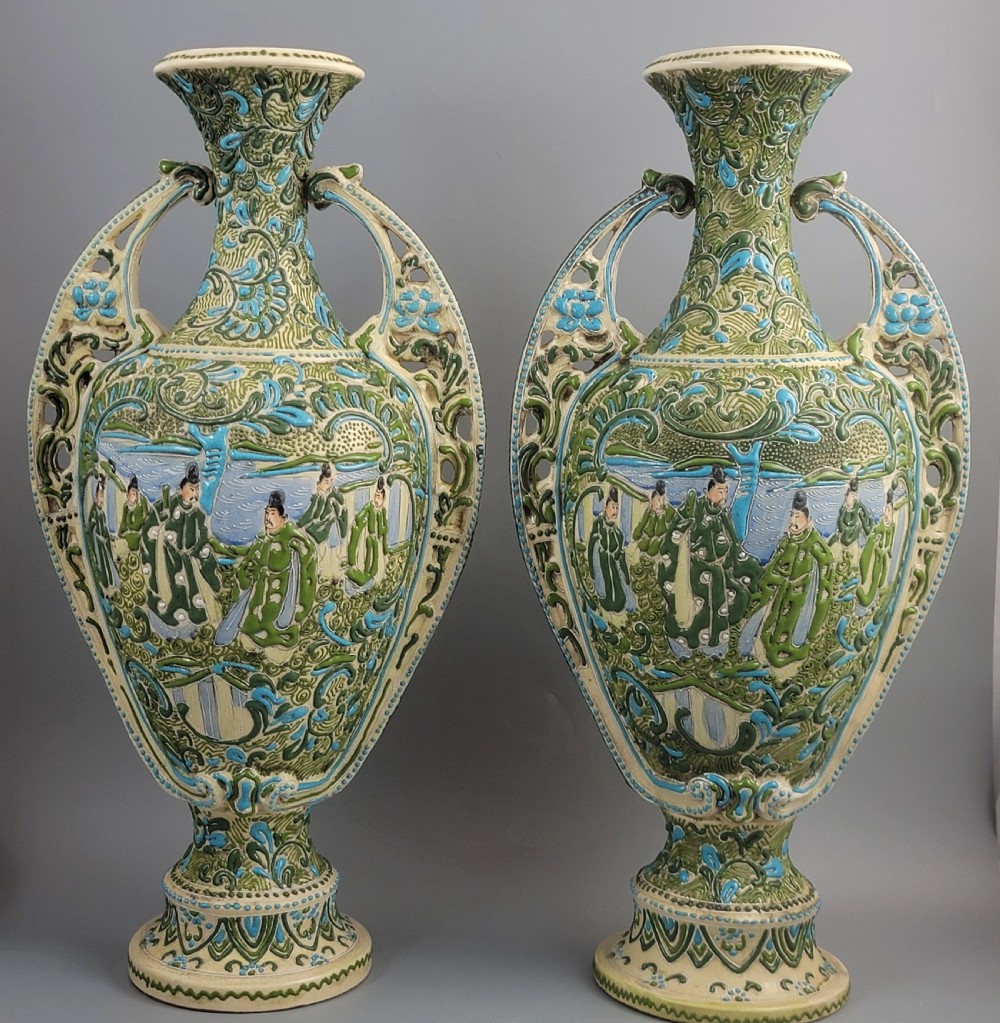 Important Pair of Monumental Japanese Meiji High-Relief Vases (47.5 cm), c. 1890 View III