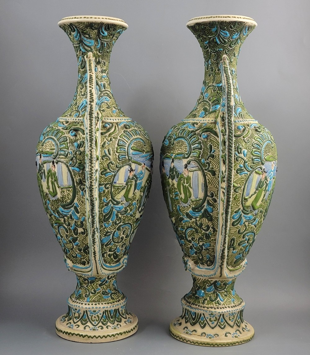 Important Pair of Monumental Japanese Meiji High-Relief Vases (47.5 cm), c. 1890 View IV