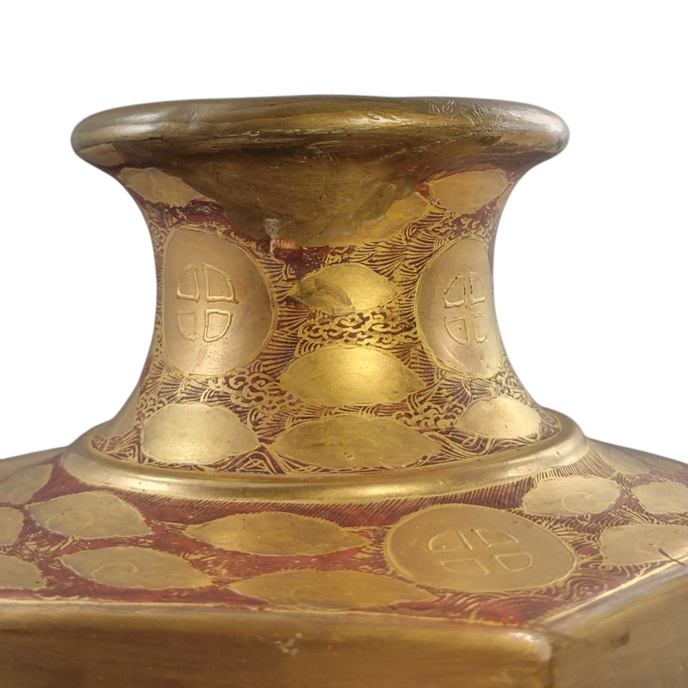 A tall gilded Japanese Satsuma earthenware vase painted with figures of Arhats and a dragon, set on a dark wooden base. View X