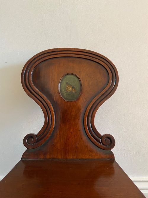EARLY19TH CENTURY MAHOGANY HERALDIC CREST HALL CHAIR C1835 ARMORIAL OVAL CREST - ADDITIONAL PHOTO 1