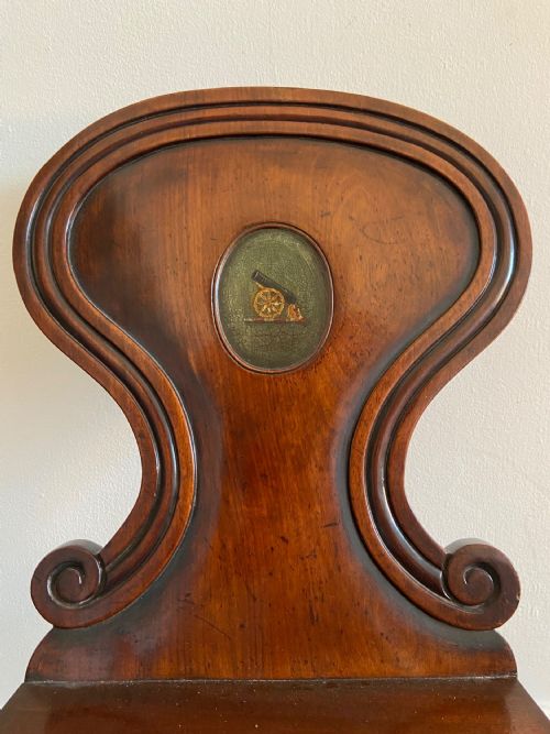 EARLY19TH CENTURY MAHOGANY HERALDIC CREST HALL CHAIR C1835 ARMORIAL OVAL CREST - ADDITIONAL PHOTO 2