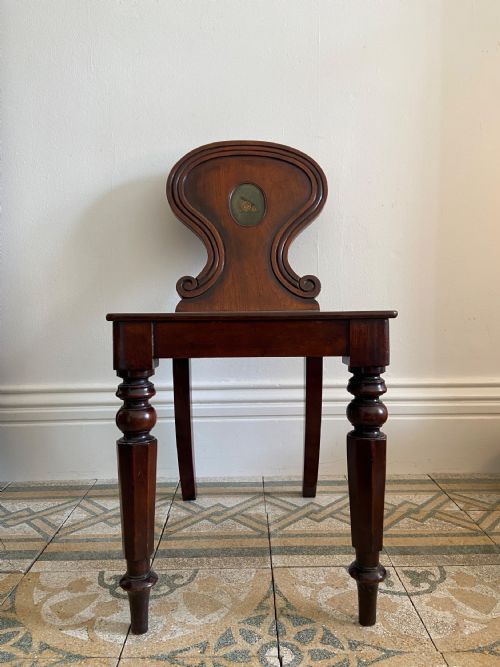 EARLY19TH CENTURY MAHOGANY HERALDIC CREST HALL CHAIR C1835 ARMORIAL OVAL CREST - ADDITIONAL PHOTO 8