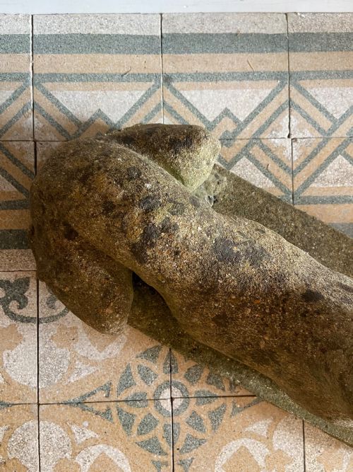 ANTIQUE RECUMBENT GREYHOUND WEATHERED COMPOSITE STONE CIRCA 1910 70CM - ADDITIONAL PHOTO 5