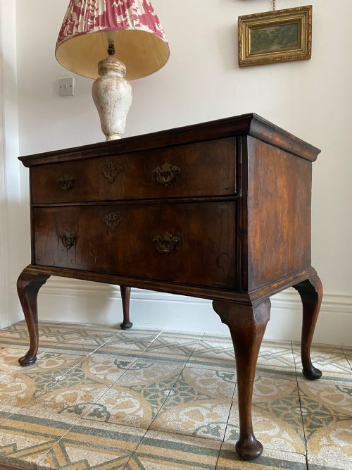 EARLY 18TH CENTURY QUEEN ANNE WALNUT 2 DRAWER CHEST 96CM WIDE C1710 - ADDITIONAL PHOTO 1