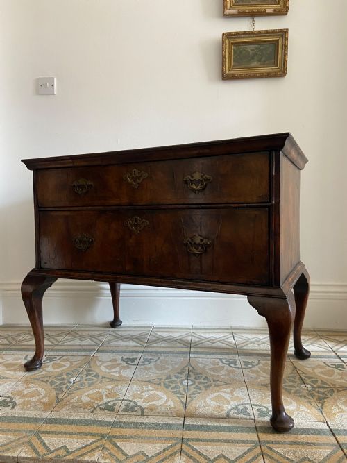 EARLY 18TH CENTURY QUEEN ANNE WALNUT 2 DRAWER CHEST 96CM WIDE C1710 - ADDITIONAL PHOTO 2