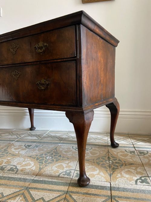 EARLY 18TH CENTURY QUEEN ANNE WALNUT 2 DRAWER CHEST 96CM WIDE C1710 - ADDITIONAL PHOTO 3